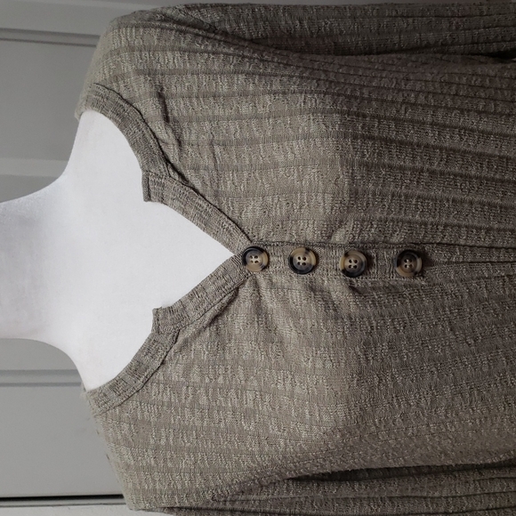 Maurices v neck top, size xl - Picture 3 of 8